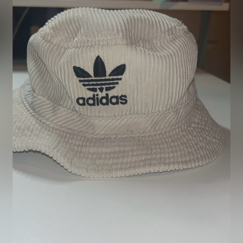 Adidas bucket hat